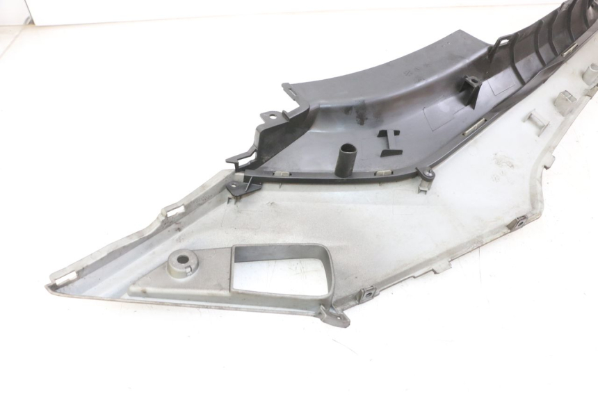 photo de LEFT MIDDLE FLOOR PANEL KYMCO X-TOWN XTOWN 125 (2016 - 2021) - Alternative perspective