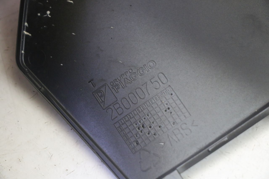 photo de LEFT MIDDLE FLOOR PANEL PIAGGIO MP3 HPE 350 (2018 - 2020) - Technical close-up