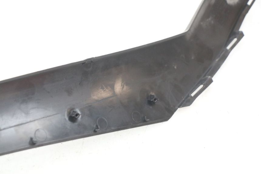 photo de LEFT FOOTREST BRACKET PIAGGIO MP3 LT 300 (2010 - 2016) - Zoom on usage condition