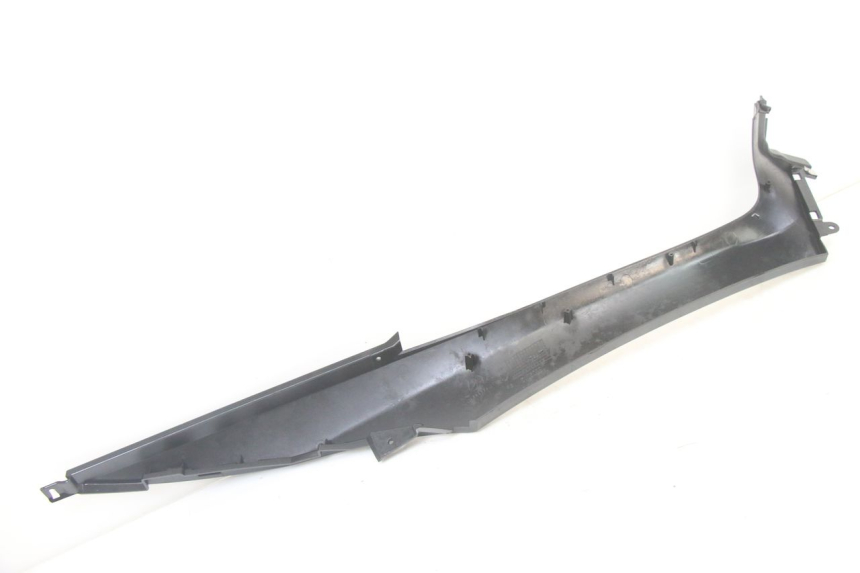 photo de LEFT MIDDLE FLOOR PANEL PIAGGIO MP3 500 (2014 - 2017) - Technical close-up