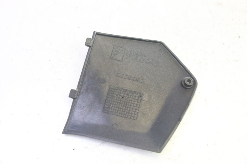 photo de LEFT MIDDLE FLOOR PANEL PIAGGIO MP3 RL 250 (2006 - 2010) - Zoom on usage condition