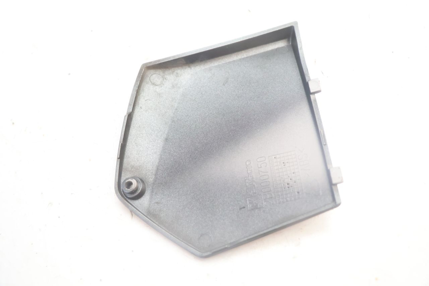 photo de LEFT MIDDLE FLOOR PANEL PIAGGIO MP3 500 (2016 - 2018) - Alternative perspective