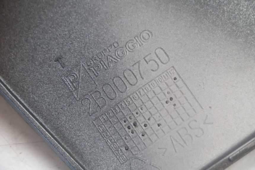 photo de LEFT MIDDLE FLOOR PANEL PIAGGIO MP3 500 (2016 - 2018) - Technical close-up