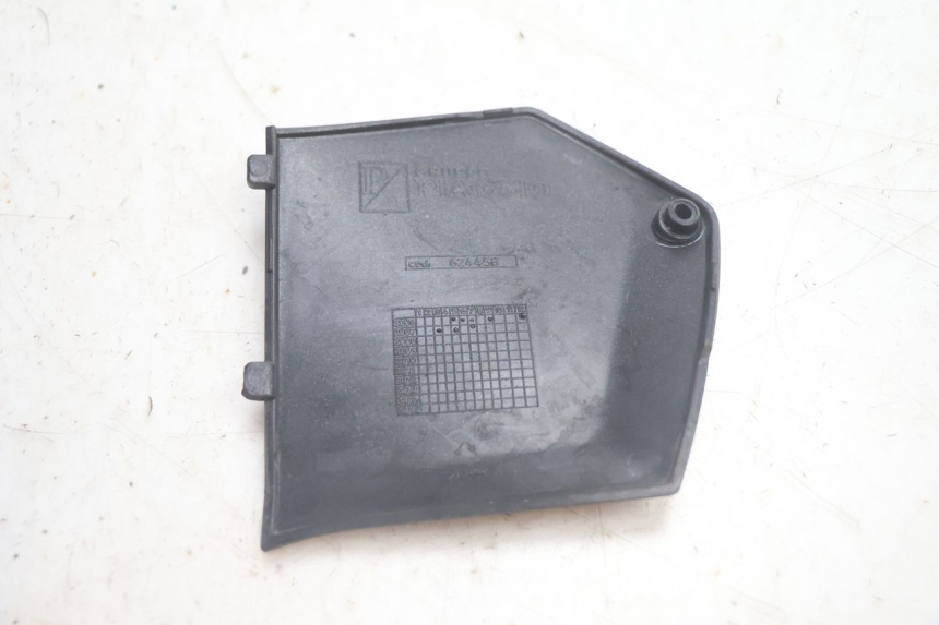 photo de LEFT MIDDLE FLOOR PANEL PIAGGIO MP3 125 (2006 - 2014) - Alternative perspective