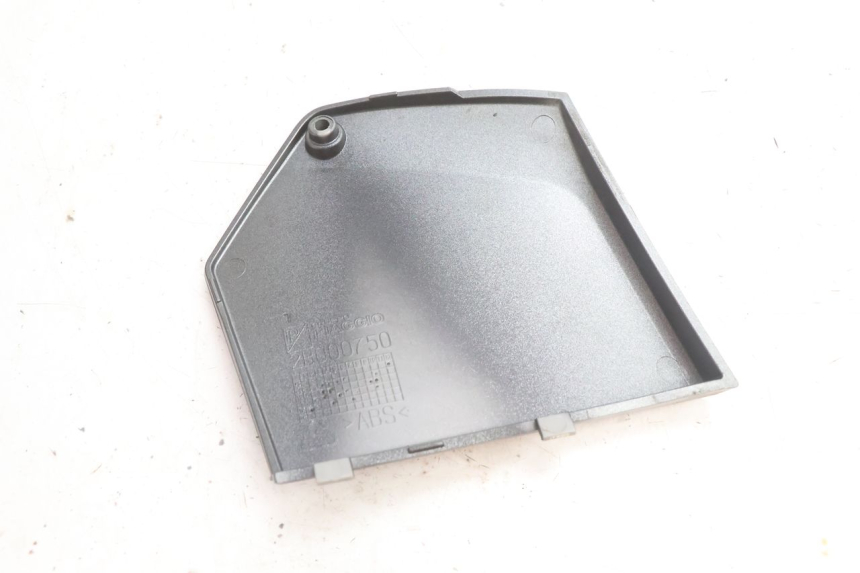 photo de LEFT MIDDLE FLOOR PANEL PIAGGIO MP3 500 (2016 - 2018) - Alternative perspective