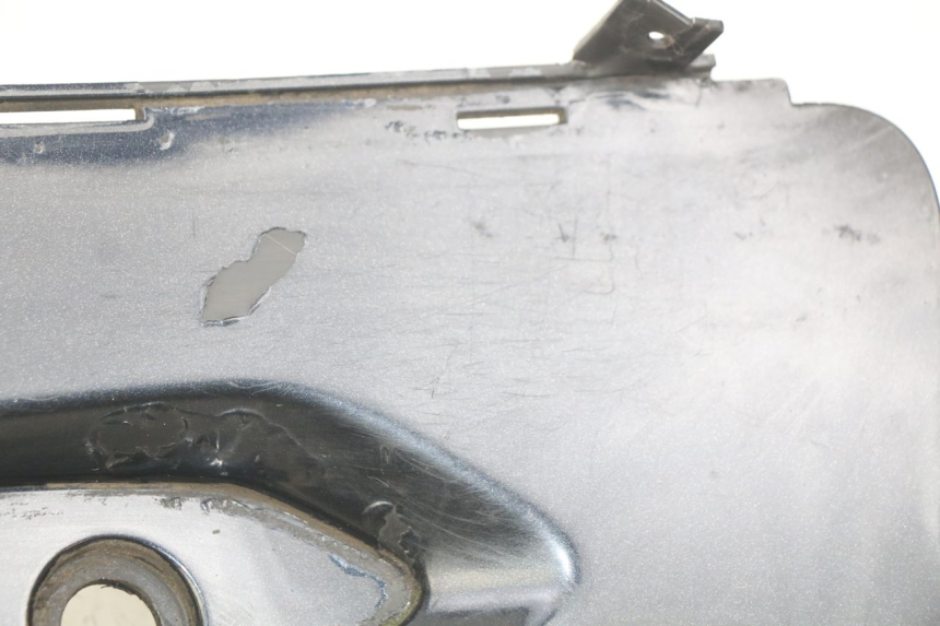 photo de LEFT FOOTREST BRACKET GILERA NEXUS 125 (2007 - 2009) - Surface and material condition