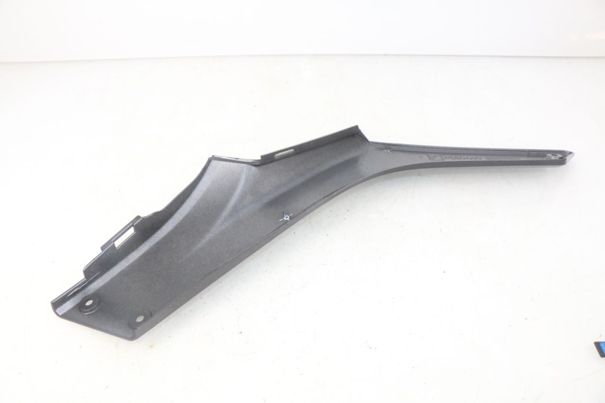photo de LEFT MIDDLE FLOOR PANEL APRILIA SRV 850 (2012 - 2017) - Zoom on usage condition