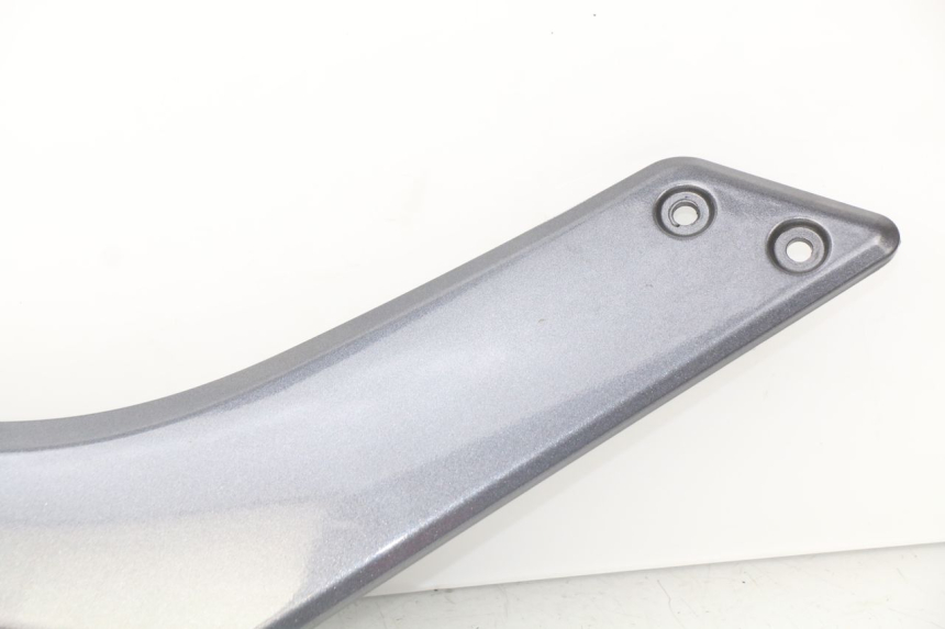 photo de LEFT MIDDLE FLOOR PANEL APRILIA SRV 850 (2012 - 2017) - Fixing points details