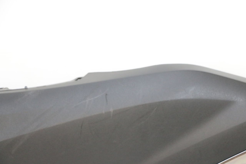 photo de LEFT MIDDLE FLOOR PANEL YAMAHA TRICITY 300 (2020 - 2024) - Fixing points details