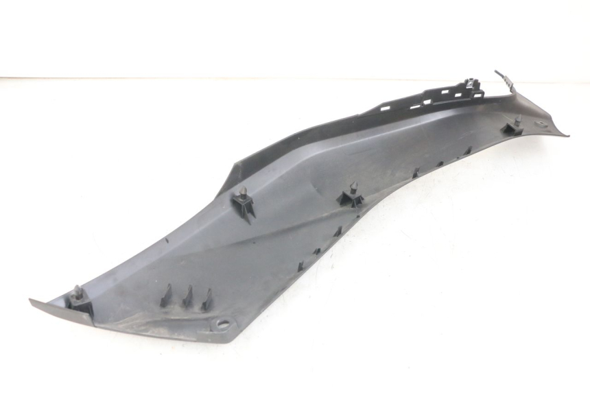 photo de LEFT FOOTREST BRACKET YAMAHA XMAX X-MAX ABS 125 (2017 - 2020) - Zoom on usage condition