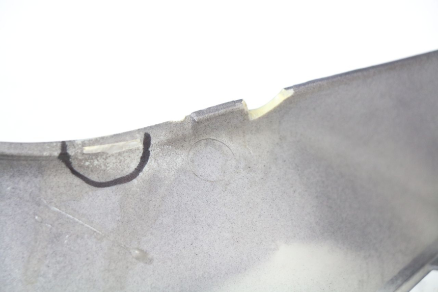 photo de LEFT FOOTREST BRACKET YAMAHA XMAX X-MAX 125 (2006 - 2009) - Zoom on usage condition