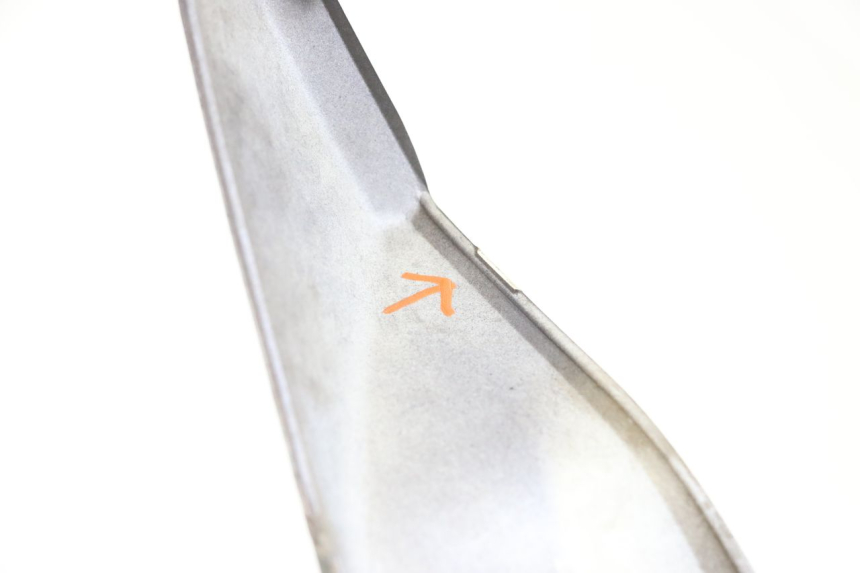 photo de LEFT FOOTREST BRACKET YAMAHA XMAX X-MAX 125 (2006 - 2009) - Alternative perspective