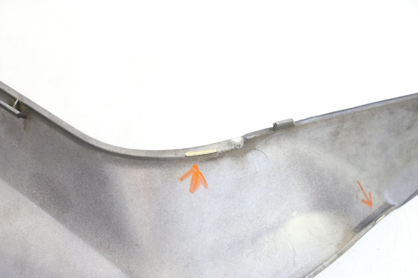 photo de LEFT FOOTREST BRACKET YAMAHA XMAX X-MAX 125 (2006 - 2009) - Technical close-up