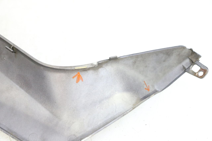 photo de LEFT FOOTREST BRACKET YAMAHA XMAX X-MAX 125 (2006 - 2009) - Fixing points details