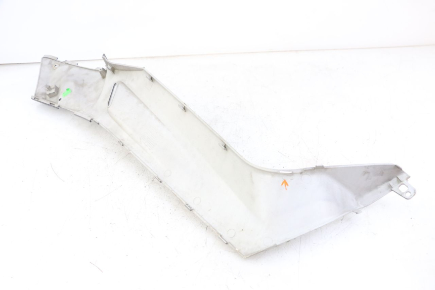 photo de LEFT FOOTREST BRACKET YAMAHA XMAX X-MAX 125 (2006 - 2009) - Fixing points details