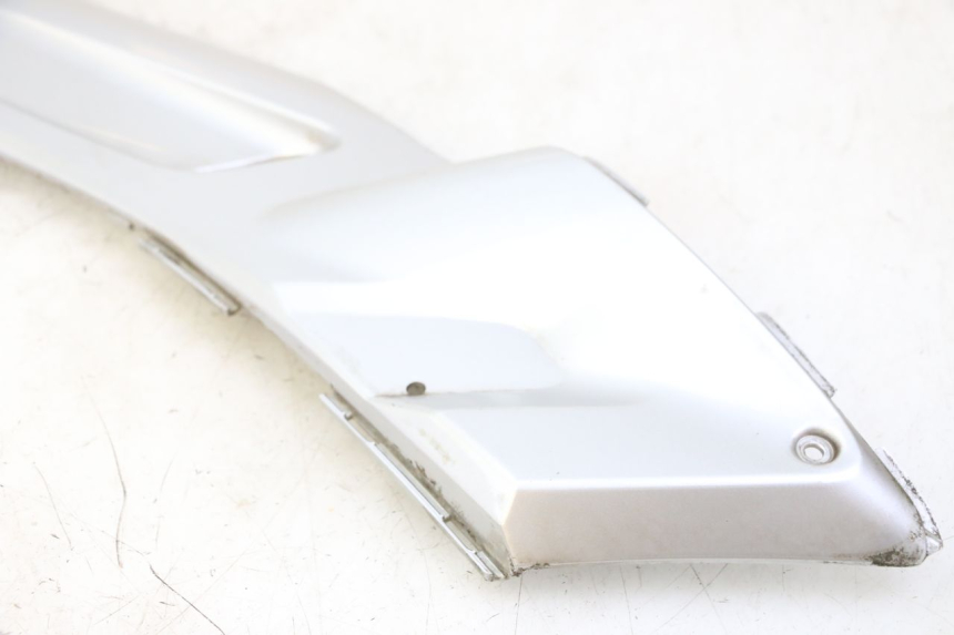 photo de LEFT MIDDLE FLOOR PANEL YAMAHA X-MAX XMAX 250 (2006 - 2009) - Component zoom