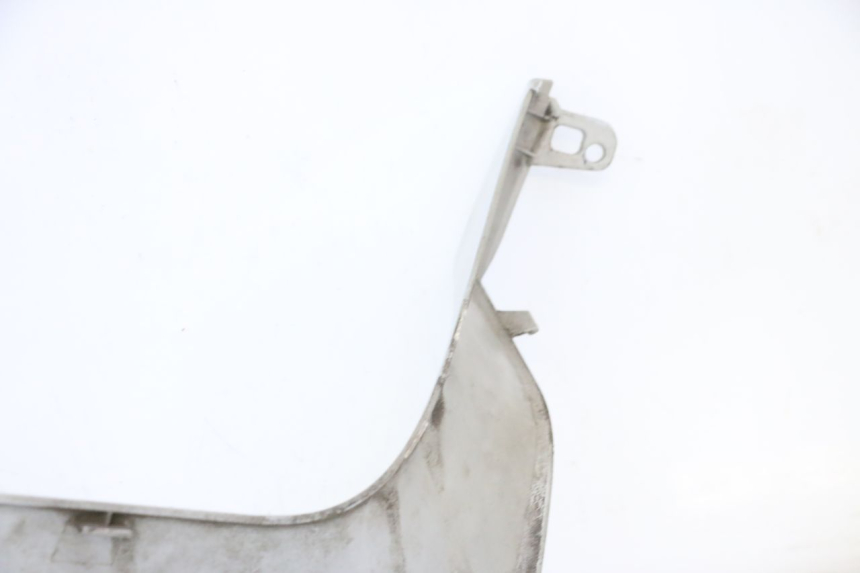 photo de LEFT MIDDLE FLOOR PANEL YAMAHA X-MAX XMAX 250 (2006 - 2009) - Technical close-up