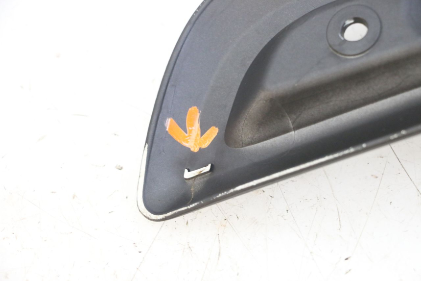 photo de LEFT MIDDLE FLOOR PANEL YAMAHA X-MAX XMAX 125 (2010 - 2013) - Alternative perspective