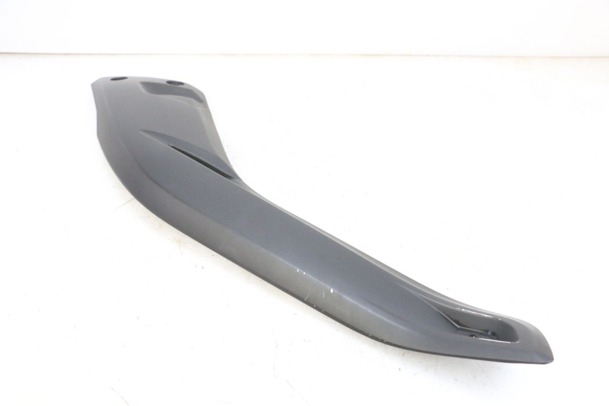 photo de LEFT MIDDLE FLOOR PANEL YAMAHA X-MAX XMAX 125 (2010 - 2013) - Fixing points details