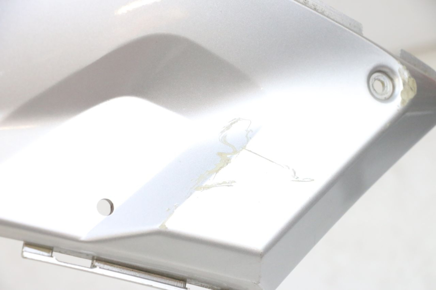 photo de LEFT FOOTREST BRACKET YAMAHA XMAX X-MAX 125 (2006 - 2009) - Component detail