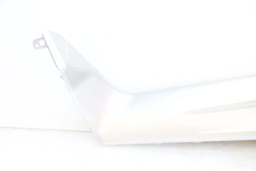 photo de LEFT FOOTREST BRACKET YAMAHA XMAX X-MAX 125 (2006 - 2009) - Alternative angle