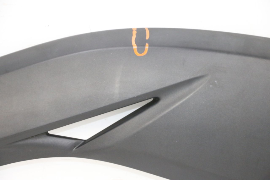 photo de LEFT MIDDLE FLOOR PANEL YAMAHA X-MAX XMAX 125 (2010 - 2013) - Additional view of the item