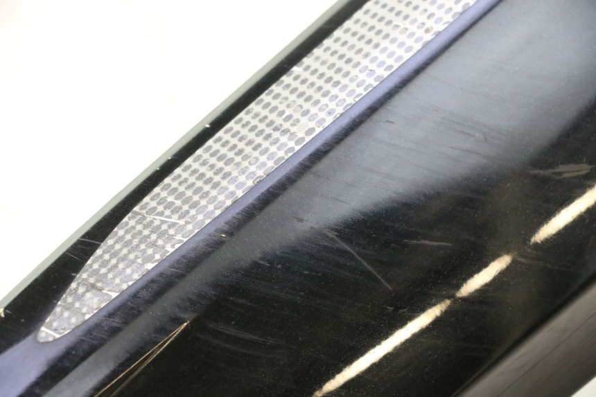 photo de LEFT MIDDLE FLOOR PANEL YAMAHA X-MAX XMAX 125 (2010 - 2013) - Surface and material condition