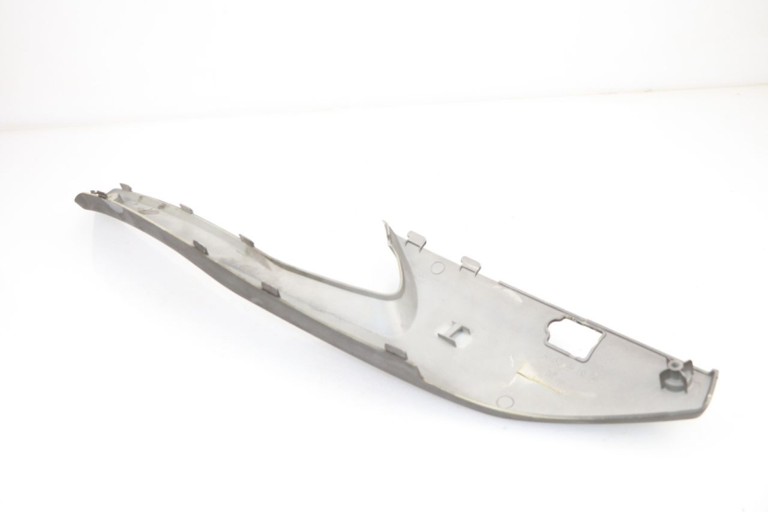 photo de LEFT MIDDLE FLOOR PANEL KYMCO XCITING 500 (2007 - 2010) - Alternative perspective