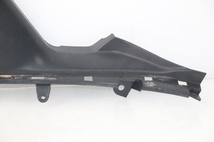 photo de LEFT FOOTREST BRACKET YAMAHA XP T-MAX TMAX ABS 500 (2004 - 2007) - Technical close-up