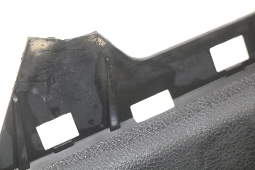 photo de LEFT MIDDLE FLOOR PANEL YAMAHA YP T-MAX TMAX 530 (2017 - 2020) - Zoom on usage condition