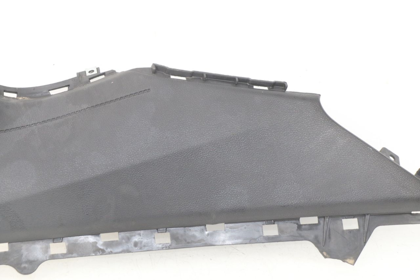 photo de LEFT MIDDLE FLOOR PANEL YAMAHA YP T-MAX TMAX 530 (2017 - 2020) - Markings and original references