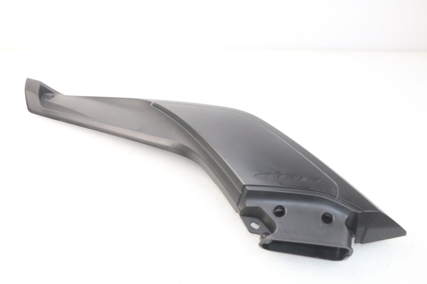 photo de LEFT MIDDLE FLOOR PANEL YAMAHA YP X-MAX XMAX 400 (2014 - 2017) - Alternative perspective