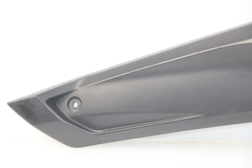 photo de LEFT MIDDLE FLOOR PANEL YAMAHA YP X-MAX XMAX 400 (2014 - 2017) - Fixing points details