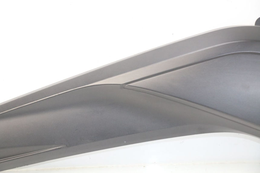 photo de LEFT MIDDLE FLOOR PANEL YAMAHA YP X-MAX XMAX 400 (2014 - 2017) - Surface and material condition