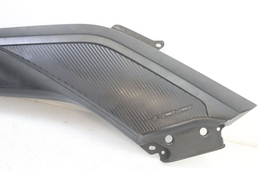 photo de LEFT MIDDLE FLOOR PANEL YAMAHA YP X-MAX XMAX 400 (2014 - 2017) - Zoom on usage condition