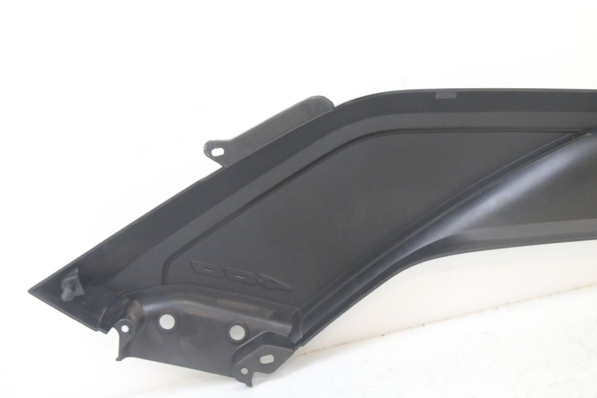 photo de LEFT MIDDLE FLOOR PANEL YAMAHA YP X-MAX XMAX 400 (2014 - 2017) - Product overview