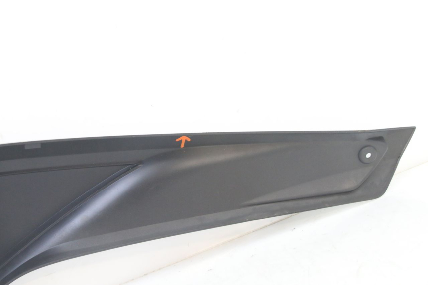 photo de LEFT MIDDLE FLOOR PANEL YAMAHA YP X-MAX XMAX 400 (2014 - 2017) - Fixing points details