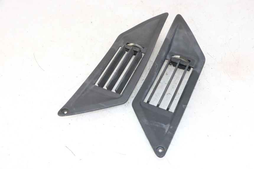 photo de MIDDLE FLOOR PANEL GILERA NEXUS 300 (2008 - 2013) - Zoom on usage condition