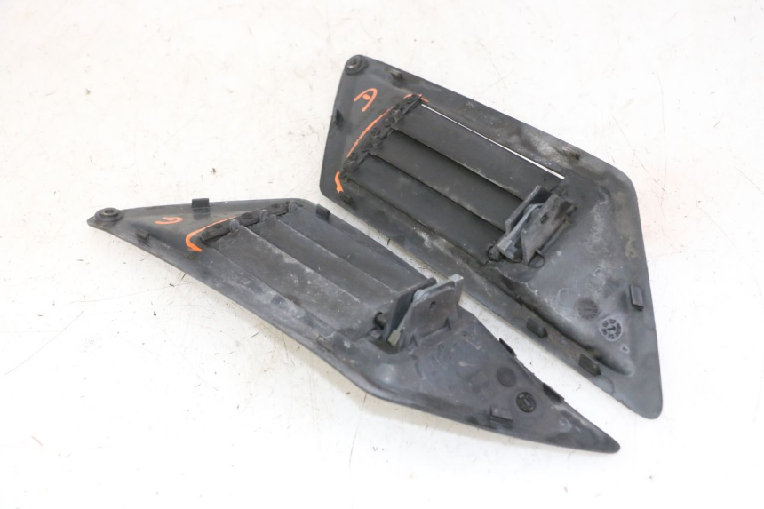 photo de MIDDLE FLOOR PANEL GILERA NEXUS 300 (2008 - 2013) - Technical close-up