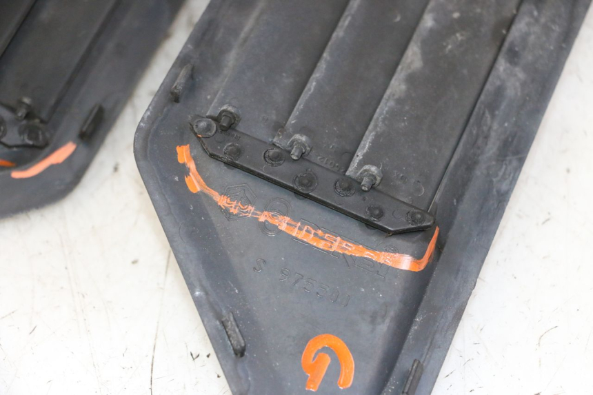 photo de MIDDLE FLOOR PANEL GILERA NEXUS 300 (2008 - 2013) - Surface and material condition