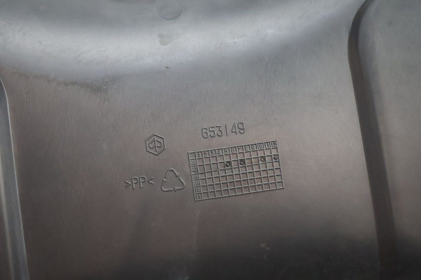photo de FOOTREST JUNCTION GILERA GP 800 (2007 - 2013) - Technical close-up