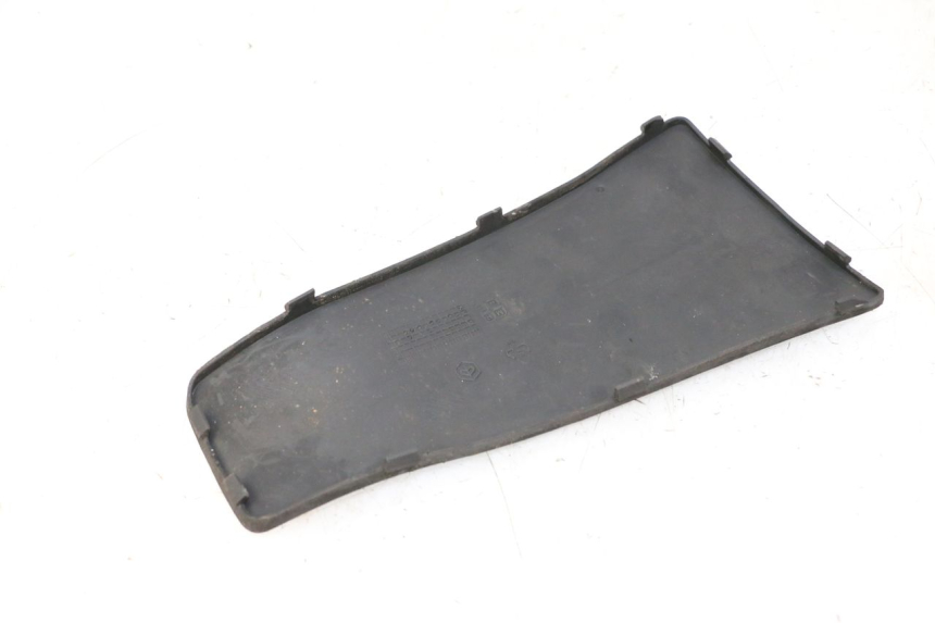 photo de MIDDLE FLOOR PANEL PIAGGIO LXV 4T 50 (2009 - 2013) - Zoom on usage condition