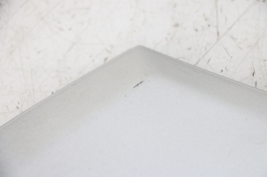 photo de MIDDLE FLOOR PANEL PIAGGIO MP3 LT 300 (2010 - 2016) - Surface and material condition