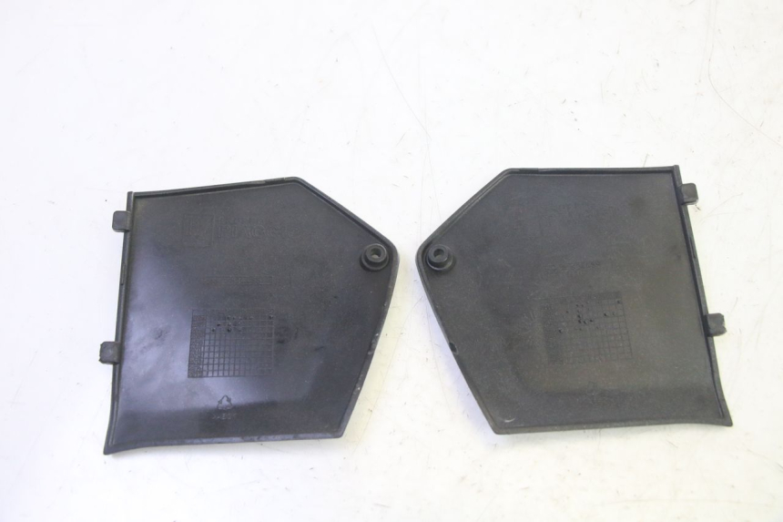 photo de MIDDLE FLOOR PANEL PIAGGIO MP3 125 (2006 - 2014) - Zoom on usage condition