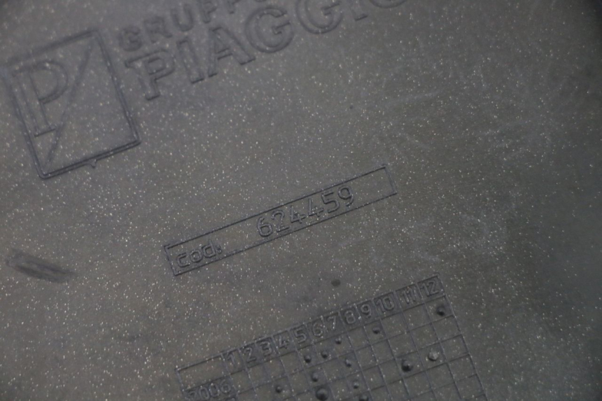 photo de MIDDLE FLOOR PANEL PIAGGIO MP3 125 (2006 - 2014) - Product overview