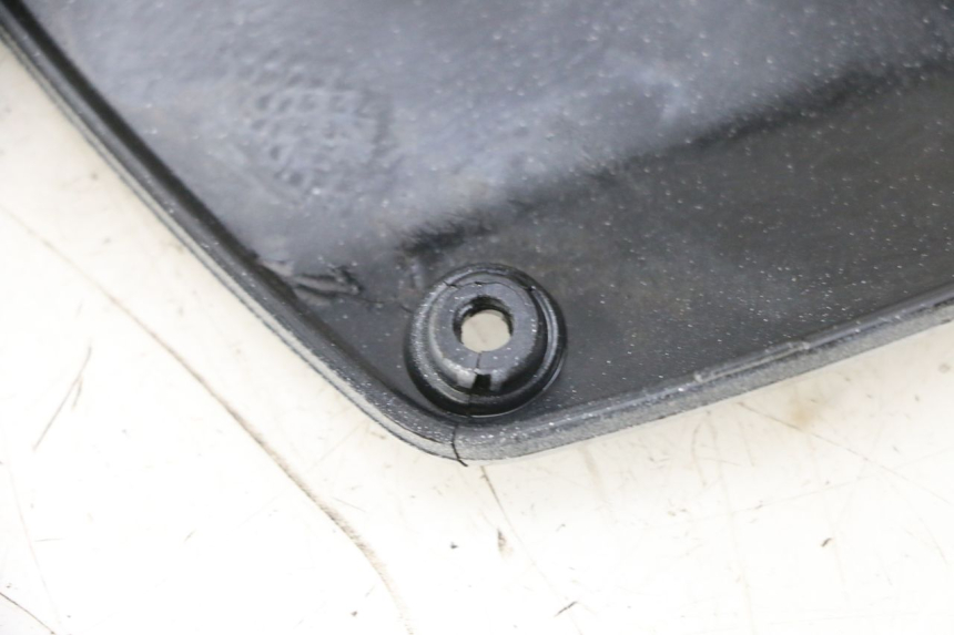 photo de FOOTREST JUNCTION PIAGGIO MP3 RL 250 (2006 - 2010) - Zoom on usage condition