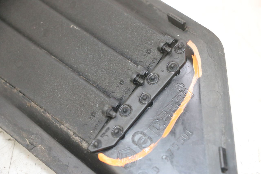 photo de MIDDLE FLOOR PANEL GILERA NEXUS 125 (2009 - 2013) - Fixing points details