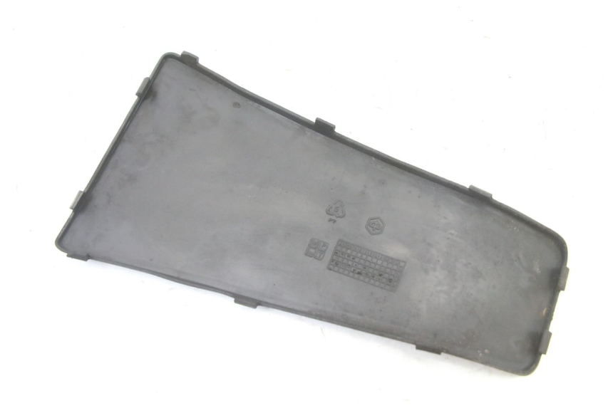 photo de FOOTREST JUNCTION PIAGGIO VESPA S 2T 50 (2007 - 2014) - Technical close-up