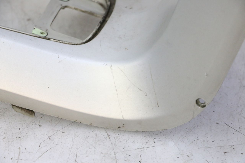 photo de MIDDLE FLOOR PANEL PEUGEOT SATELIS 125 (2006 - 2009) - Zoom on usage condition