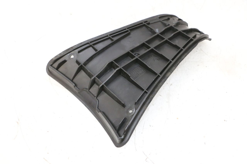 photo de FOOTREST JUNCTION PIAGGIO VESPA GTS SUPER IE 125 (2009 - 2016) - Zoom on usage condition